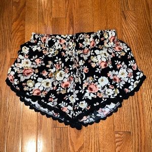 Vibe Black and Floral Flower  Lace Shorts XL Jrs